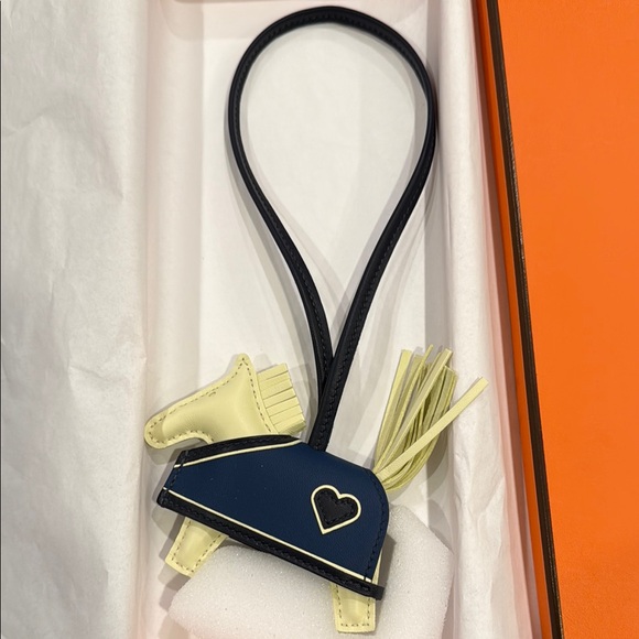Hermes RARE Rodeo Robeo Coeur PM Bag Charm - Picture 1 of 4